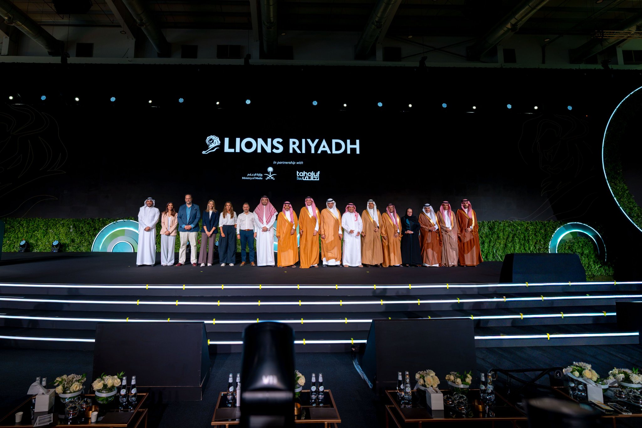 صورة جماعية على مسرح LIONS Riyadh